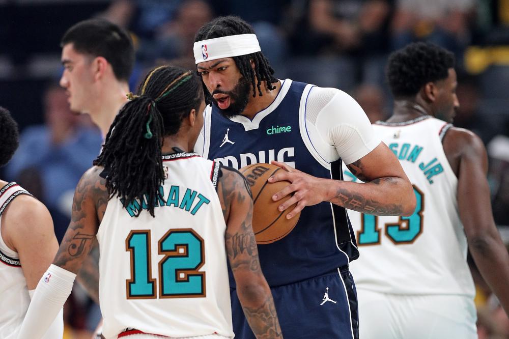 NBA战报：步行者136-98轻取马刺，哈利伯顿28+3+4.