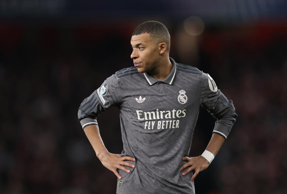 太逗了!哈登走下场准备下班,教练说“你回去”,“欺负打工人啊,哈登走下场准备下班被教练赶回去”.